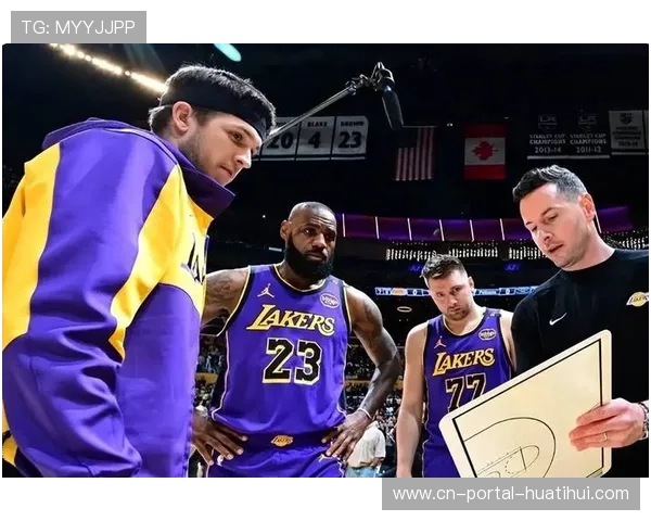 詹姆斯手拿坐垫拥抱里夫斯，密集赛程凸显老将疲态